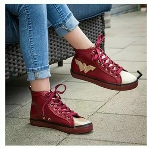 DC Comics Wonder Woman Red High Top size 7